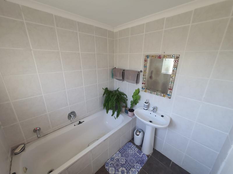 2 Bedroom Property for Sale in Gordons Bay Western Cape